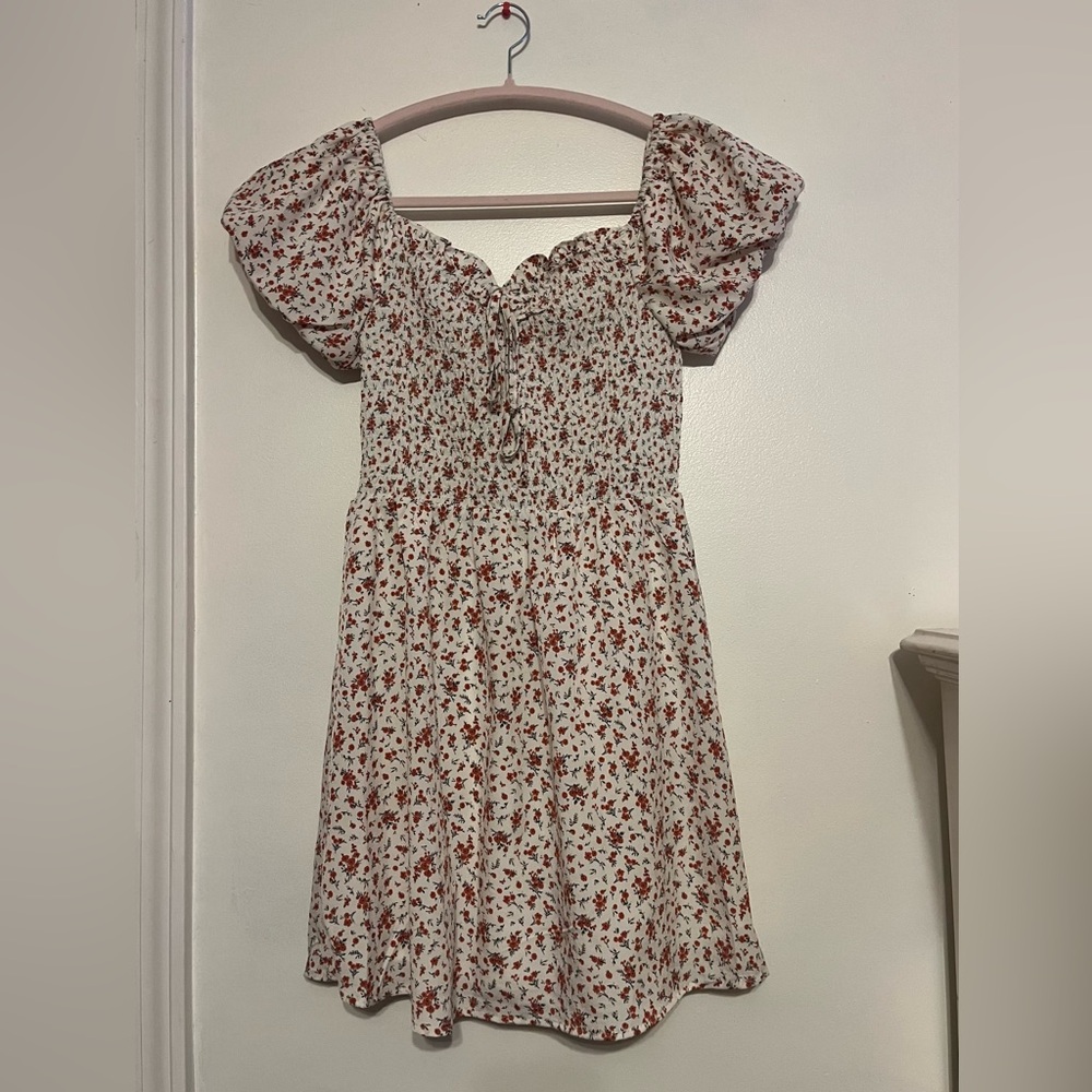 Mi Ami Francesca‘s Collections Red and White Floral Dress